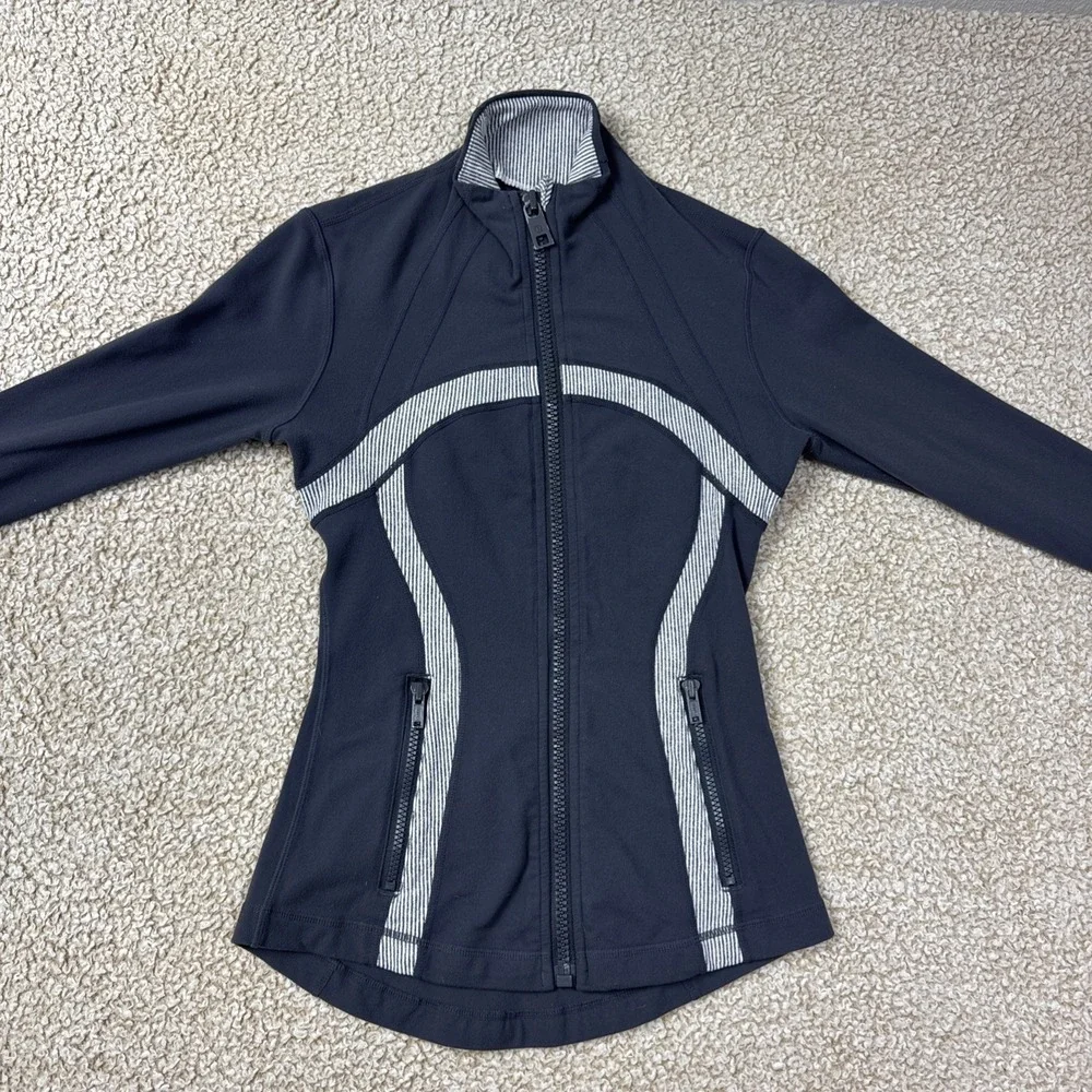 Lululemon Define Jacket 6 Gray White Striped Full Zip Athleisure Yoga Running